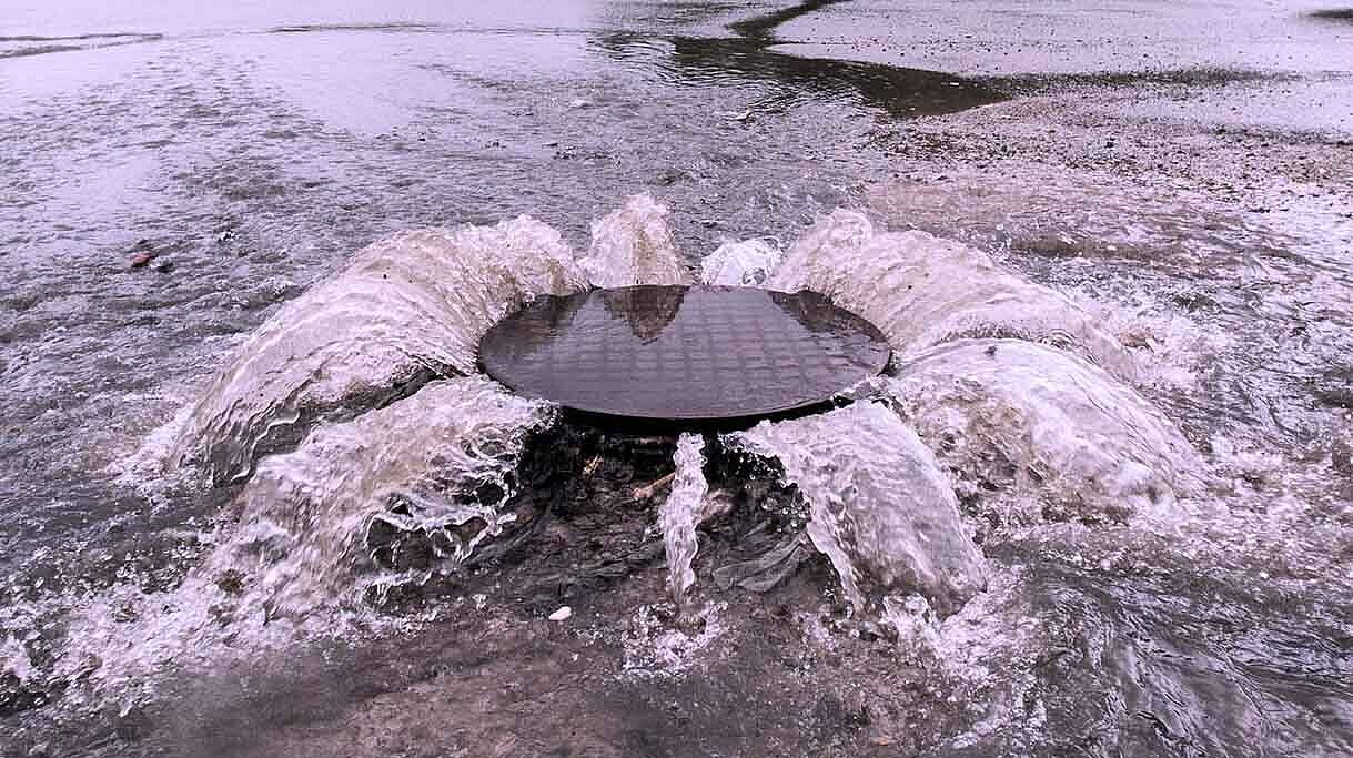Preventing wastewater from flowing from the sewer into buildings. Preventing wastewater from flowing from the sewer into buildings.